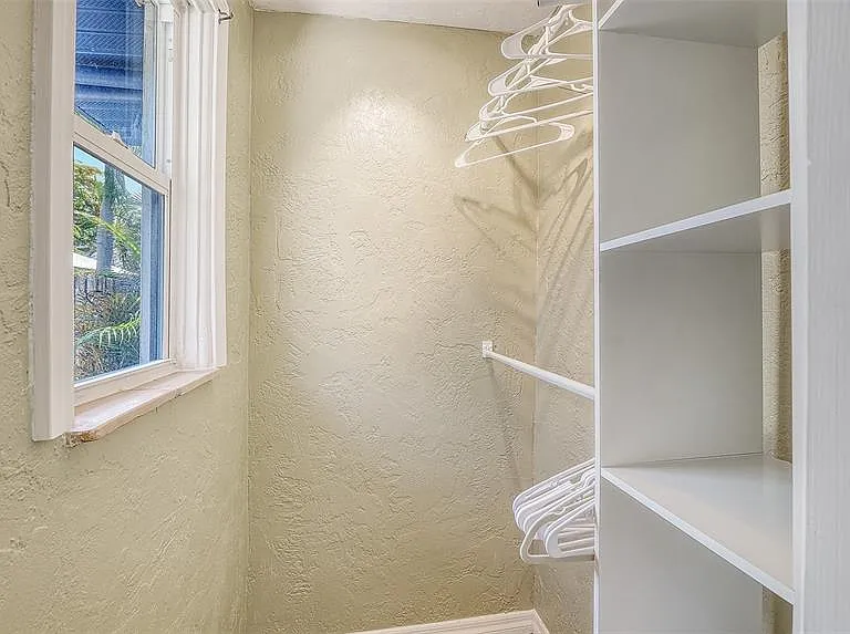 1127 S Osprey Ave — Photo 37