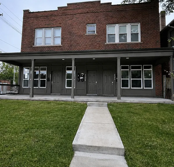 2468.5 Summit St #B — Photo 1