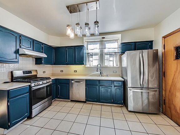 5th image of 6332 N Francisco Ave
