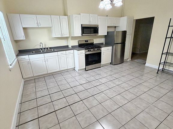 5th image of 1412 Main St Floor 2