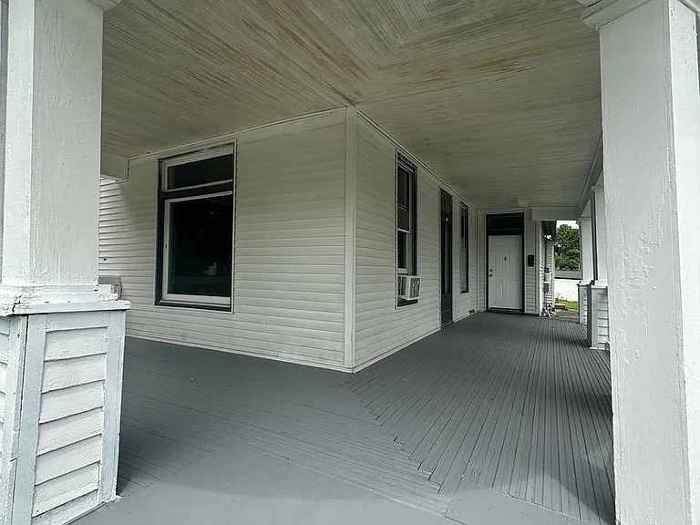 1141 Chestnut St — Photo 3