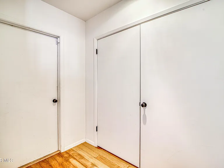 421 Irondale Dr #B — Photo 12