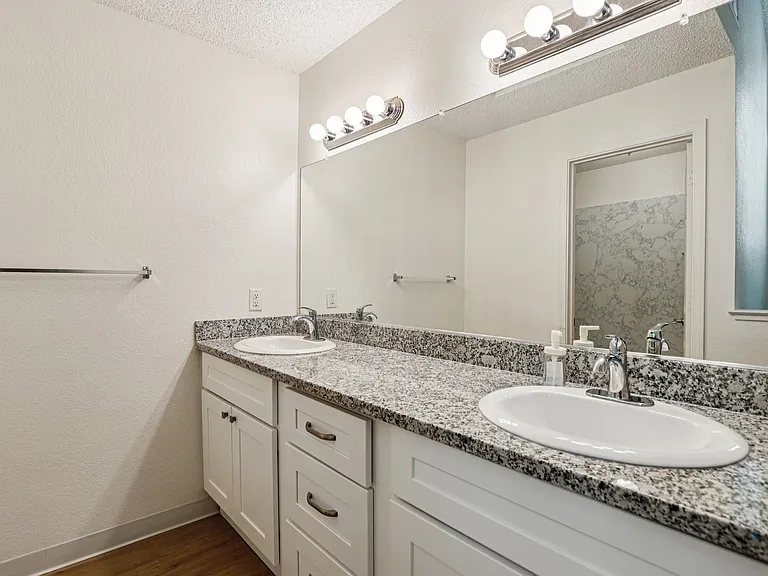 Le Tournesol Apartments — Photo 12