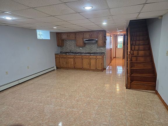 4th image of 615 William St