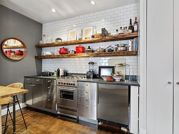 4th image of 442 Hudson St #4F