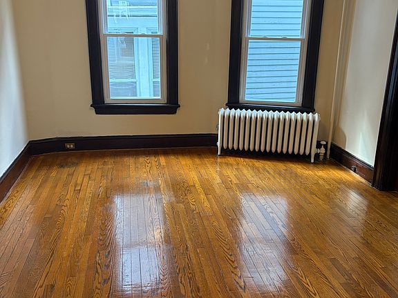 3rd image of 806 Woodlawn St