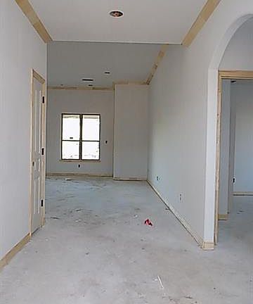 3rd image of 4908 Lake Park Dr
