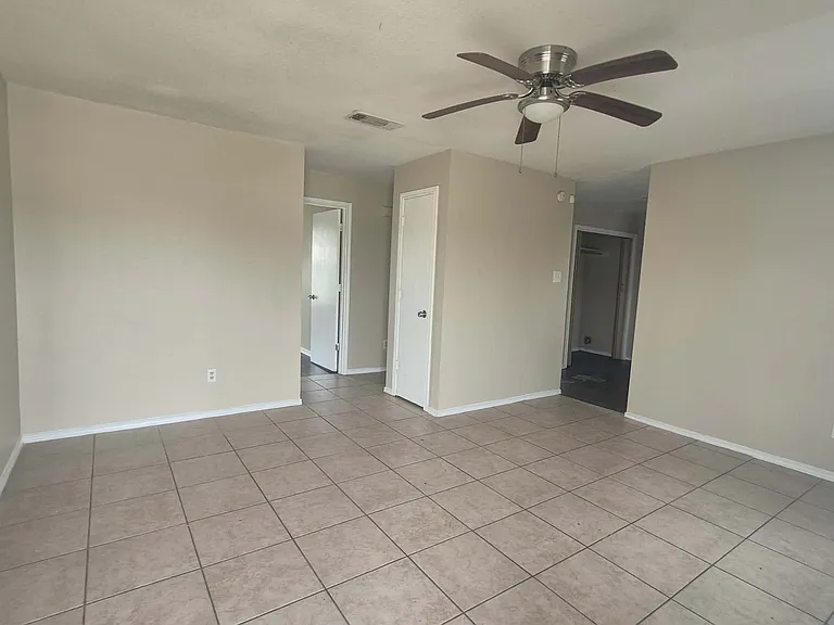 1502 Windward Dr #B — Photo 2