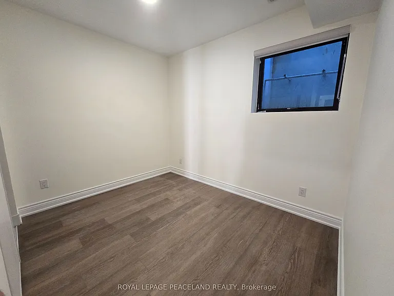 558 Spadina Cres #LANEWAY HSE LWR — Photo 6
