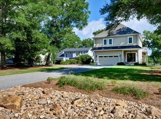 843 Chadwick Shores Dr, Sneads Ferry, NC 28460