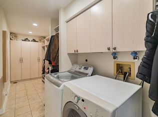 2016 Farmview Dr, Newtown, PA 18940