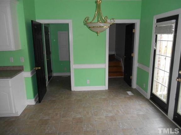 5th image of 105 E Wendy Way