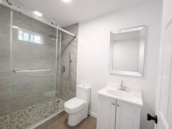 2nd image of 6905 Noble Ave