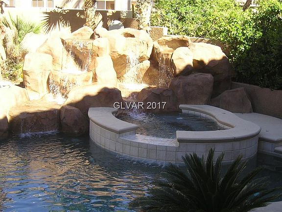 2nd image of 4659 Lomas Santa Fe St