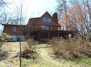 104 Dormer Oakes Dr, Saluda, VA 23149