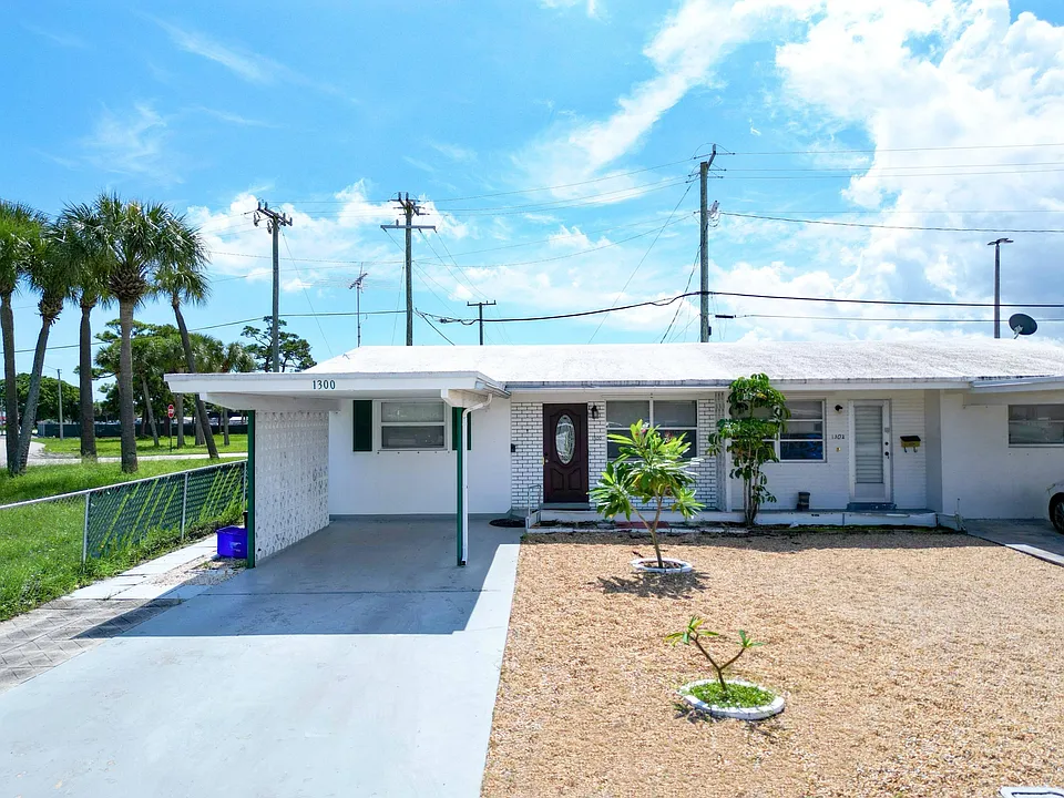 1300 Alho Dr