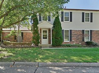 24640 Meadow Ln, Harrison Township, MI 48045