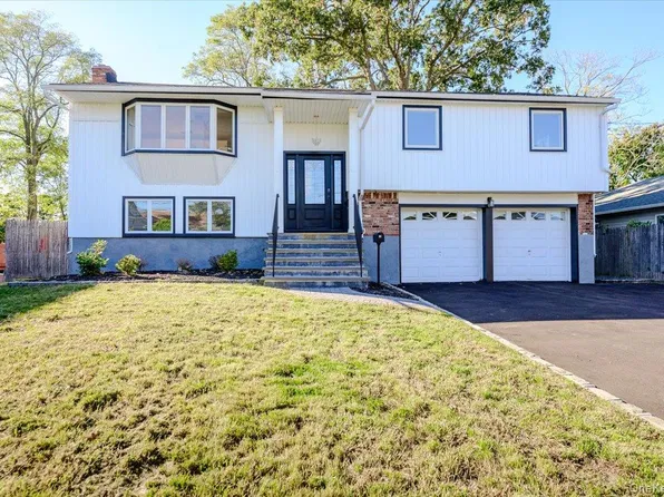 12 Deans Lane, Bayville, NY 11709