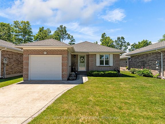 2nd image of 297 Bethune Cres