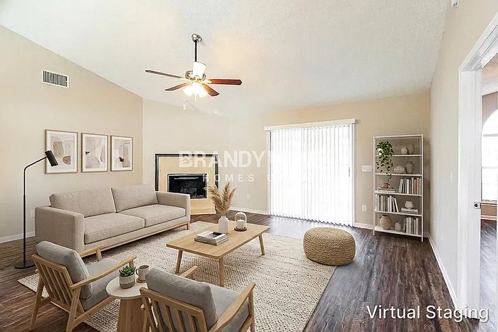 3 bed, 2.0 bath, 1425 sqft, $2,385 — Photo 3