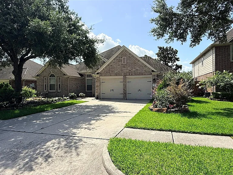 842 Crystal Bay Ln — Photo 3