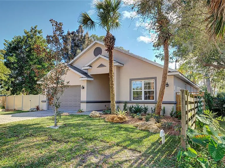 2330 Bradford St — Photo 3
