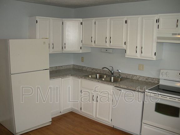 3rd image of 817 Julia Ln