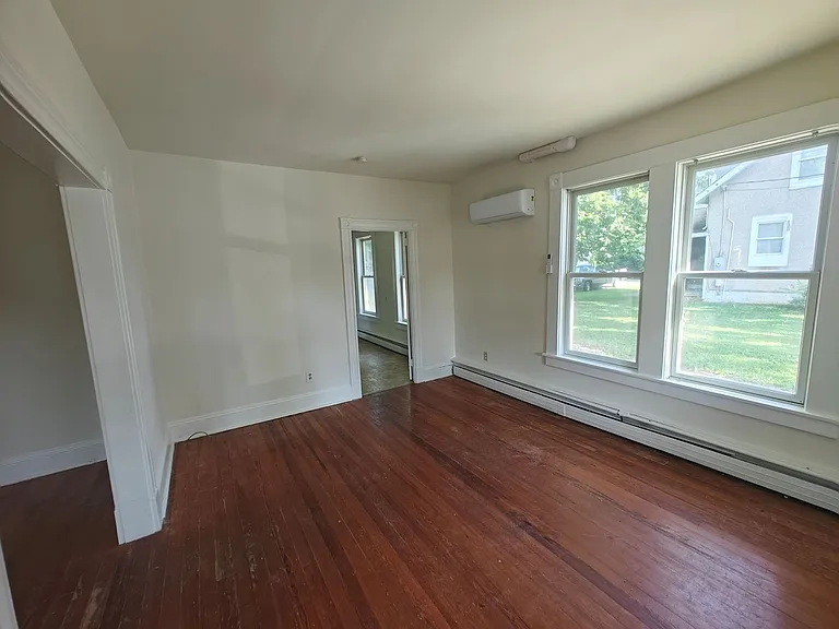 1020 Salisbury Dr — Photo 5