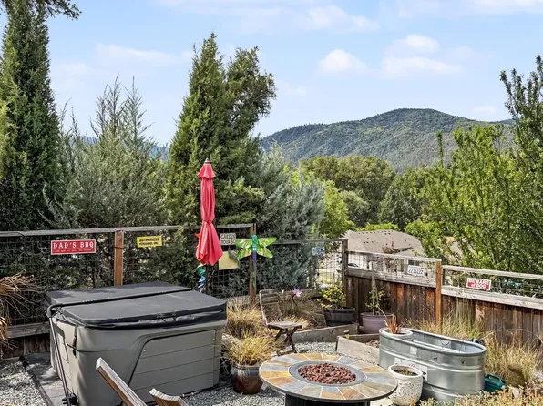 910 Stoneridge Ave, Ashland, OR 97520