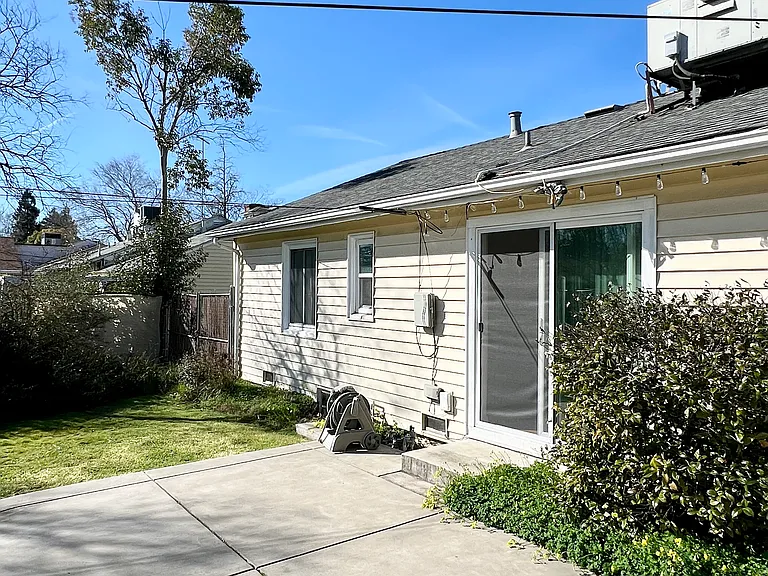 2436 Parkwood Dr — Photo 18