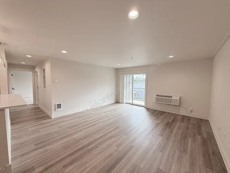 424 S Olive Ave #304 — Photo 17