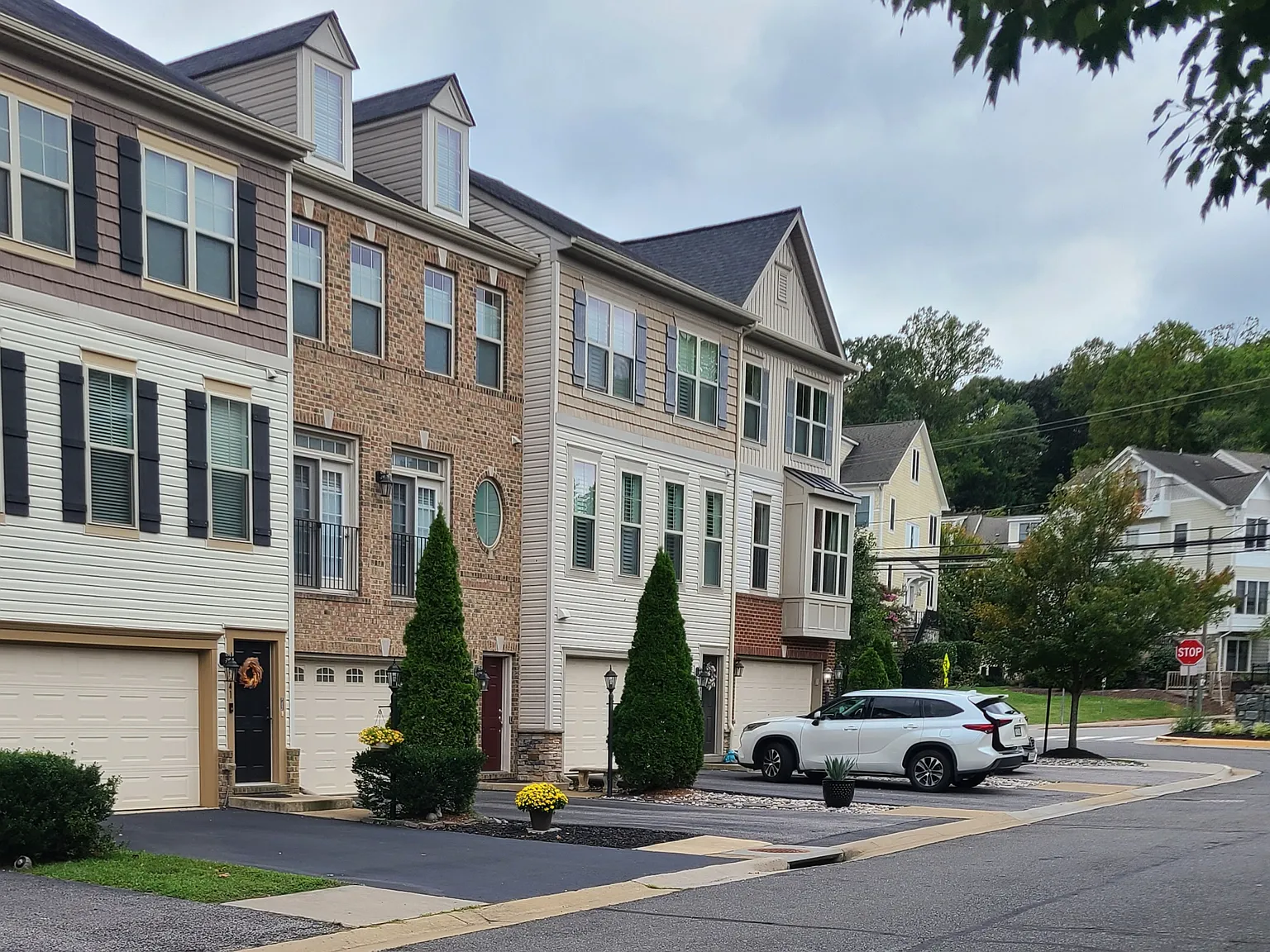 4 bed, 3.5 bath, 2275 sqft, $3,600 — Photo 4