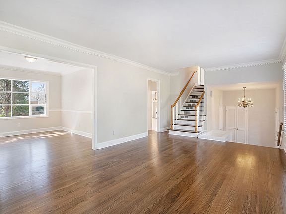 5th image of 1405 Nottingham Dr