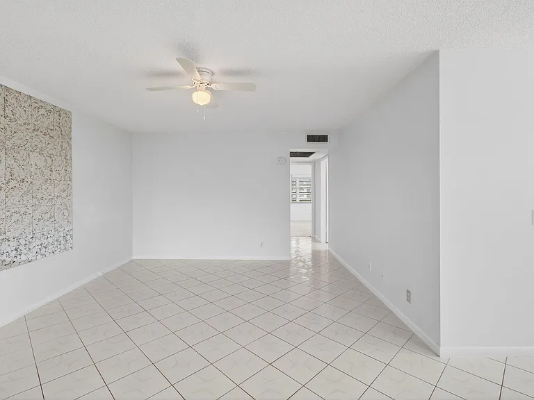 360 Fanshaw — Photo 4