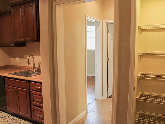 4th image of 3901 N New Braunfels Ave
