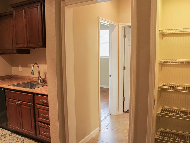 3901 N New Braunfels Ave — Photo 4