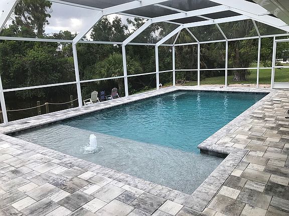 5th image of 905 Iris Dr
