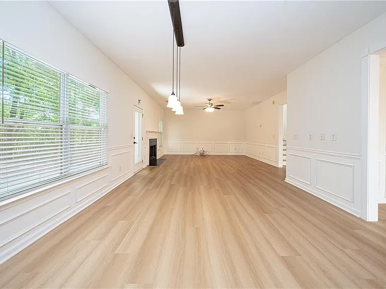 715 Moonlight Way — Photo 12