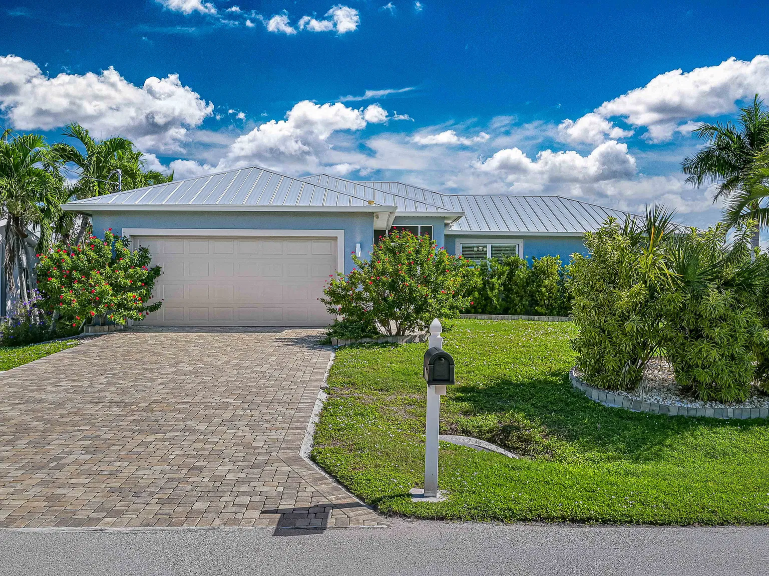 4 bed, 1666 sqft, $5,500 — Photo 1
