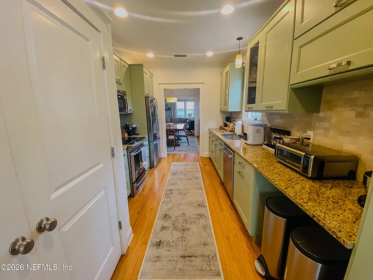 1592 Glendale St — Photo 13