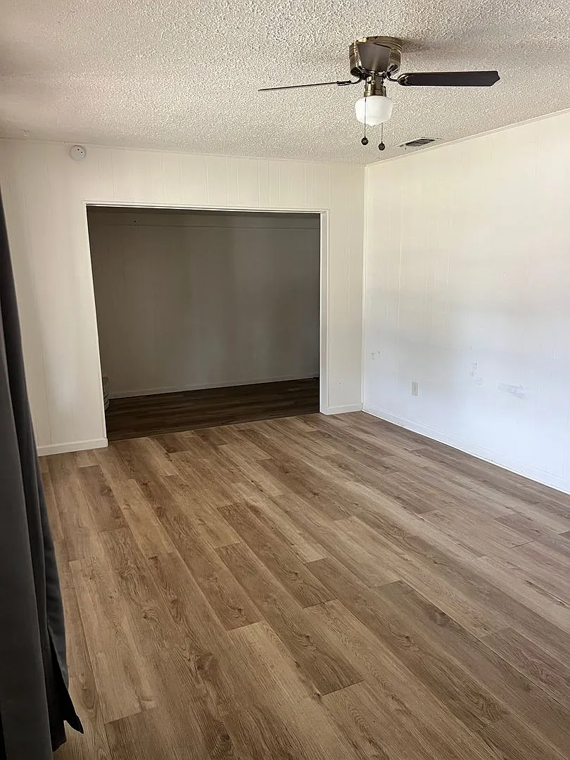 Spacious 2 bedroom with A Fire Place — Photo 3