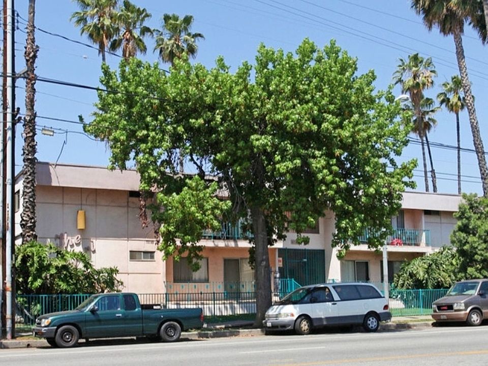 1st image of 6737 Woodley Ave APT 19