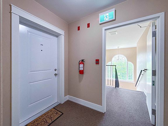 5th image of 204 Shakespeare Dr #306