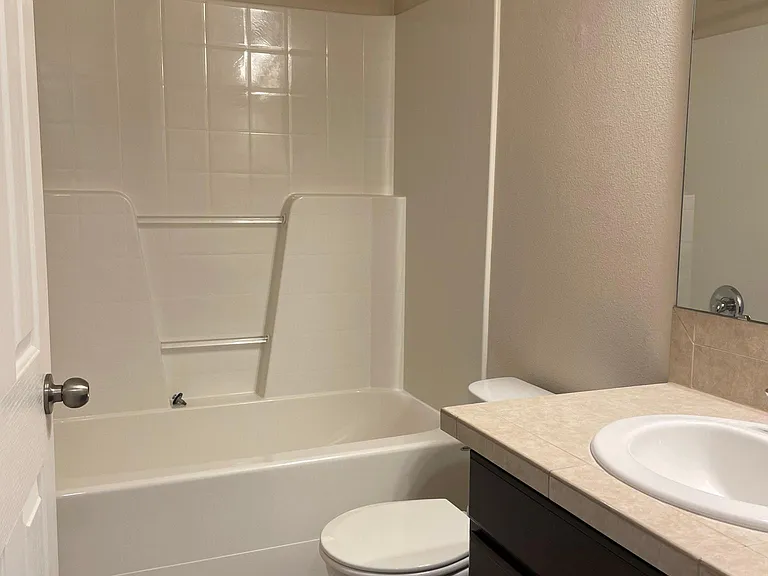 3rd floor - 2nd Bathroom