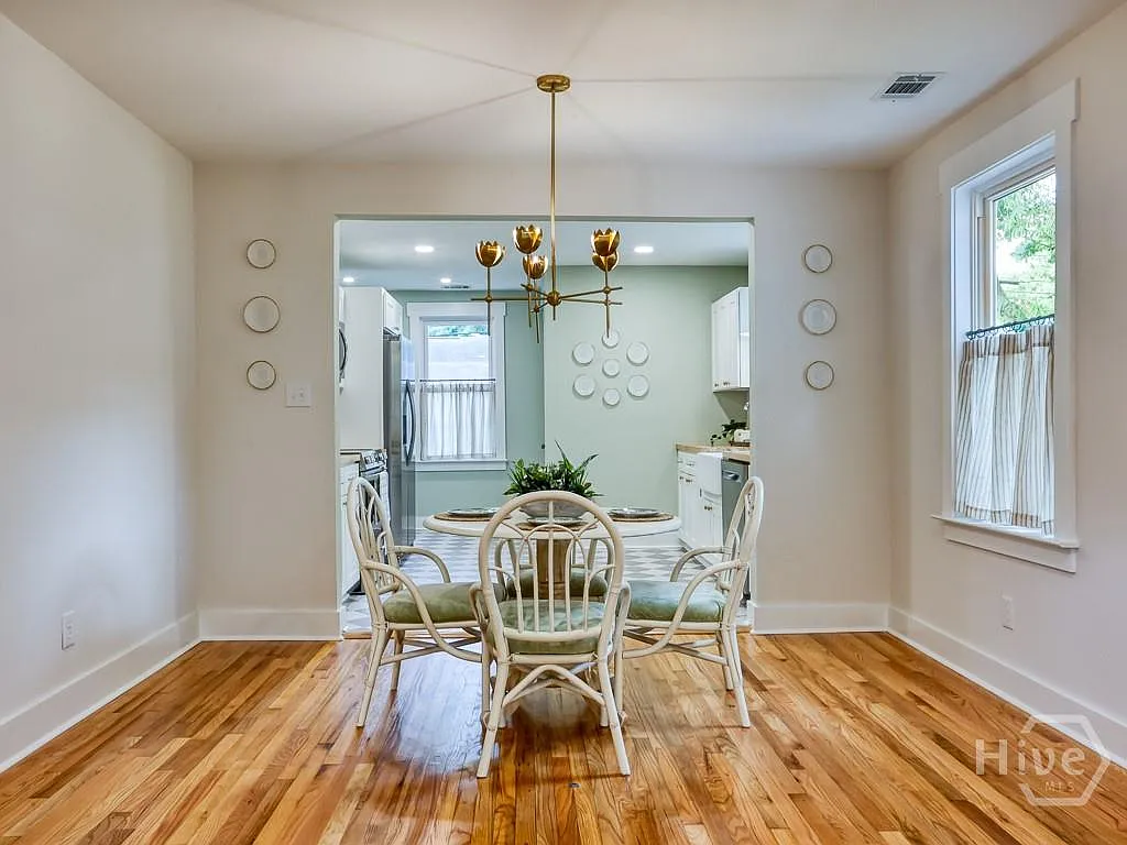 2 bed, 948 sqft, $1,975 — Photo 1