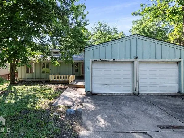 527 Lancelot Dr, Liberty, MO 64068