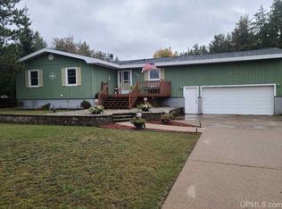 127 Ridgewood Dr, Marquette, MI 49855