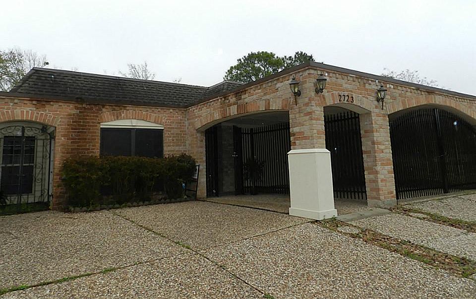 1st image of 2723 Broadmoor Cir