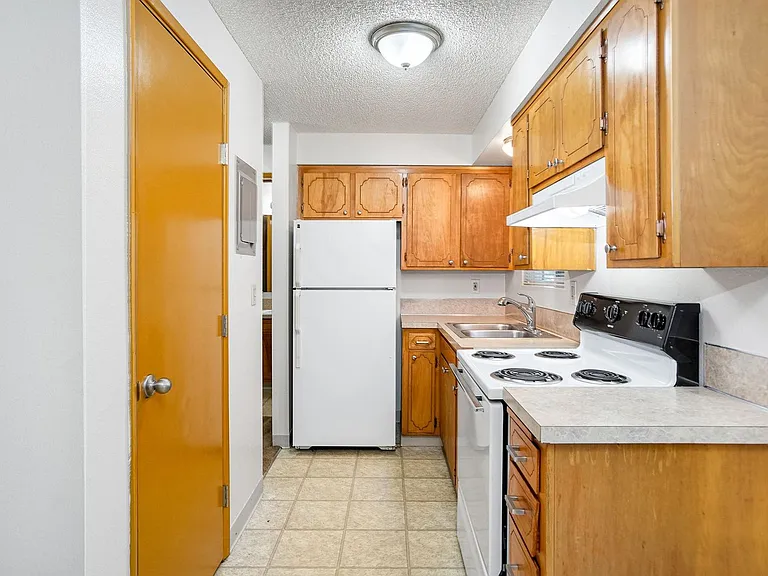635 S 5th St — Photo 3