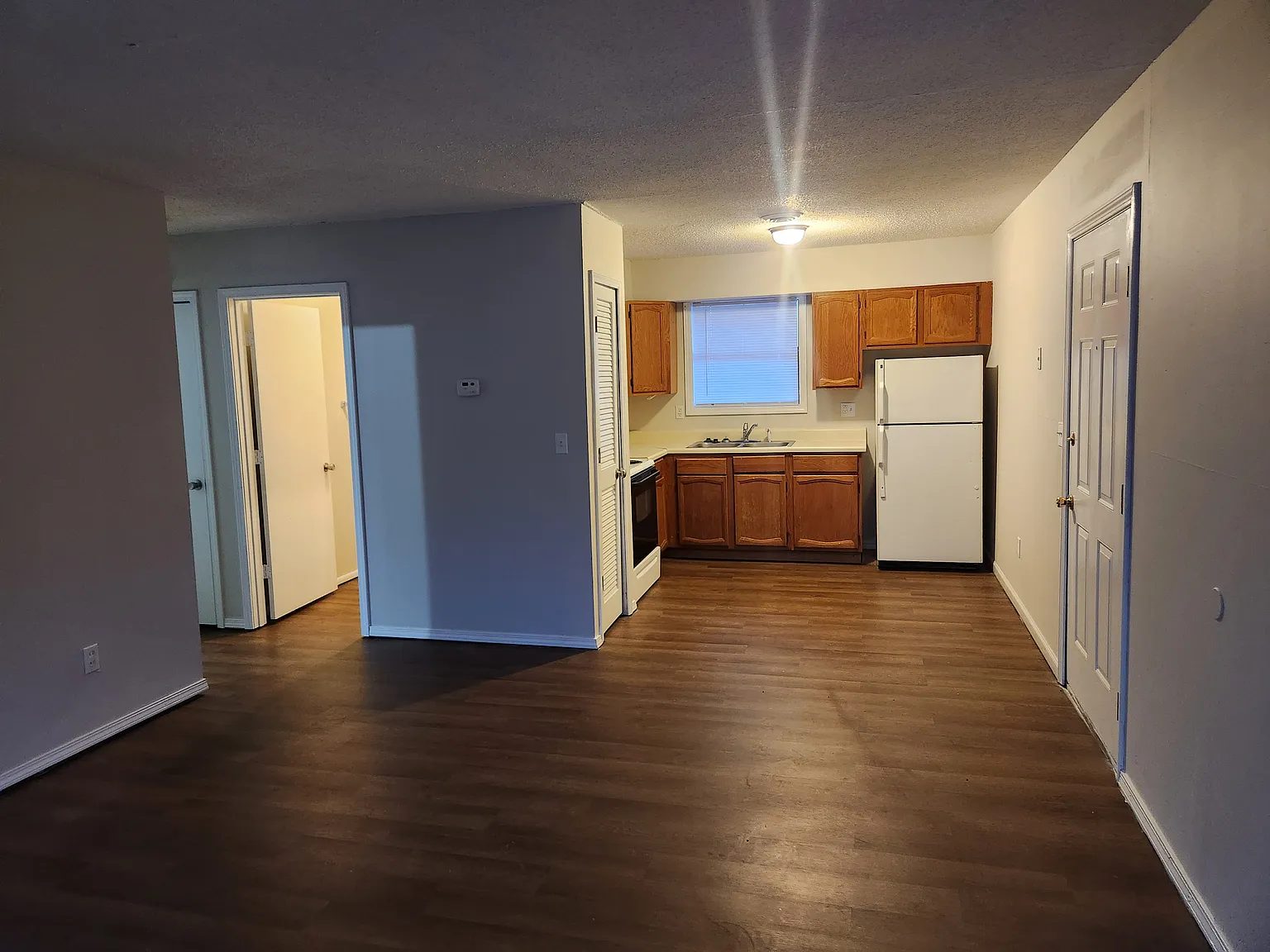 2 bed, $870 — Photo 2